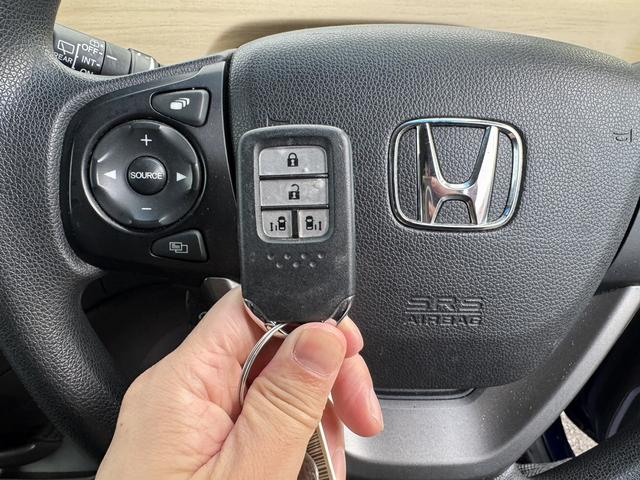 フリードハイブリッド ハイブリッド・Ｇホンダセンシング　４ＷＤ　ＥＴＣ　バックカメラ　オートクルーズコントロール　レーンアシスト　衝突被害軽減システム　両側電動スライドドア　オートライト　ＬＥＤヘッドランプ　スマートキー　電動格納ミラー　シートヒーター（4枚目）