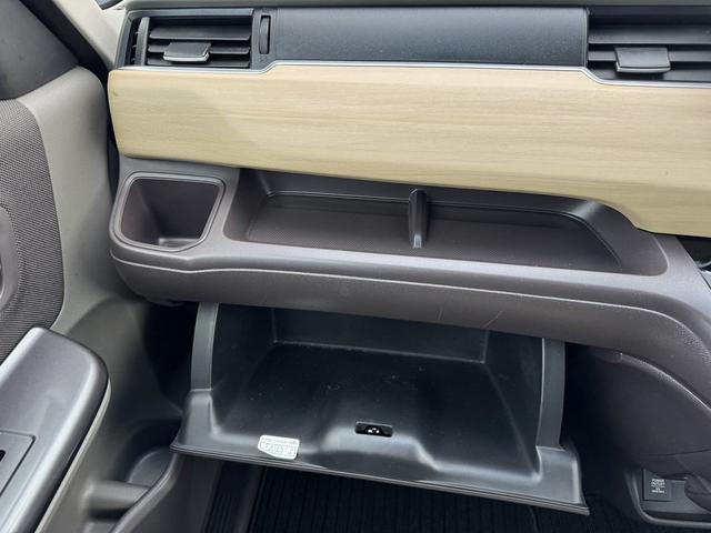 フリードハイブリッド ハイブリッド・Ｇホンダセンシング　４ＷＤ　ＥＴＣ　バックカメラ　オートクルーズコントロール　レーンアシスト　衝突被害軽減システム　両側電動スライドドア　オートライト　ＬＥＤヘッドランプ　スマートキー　電動格納ミラー　シートヒーター（9枚目）