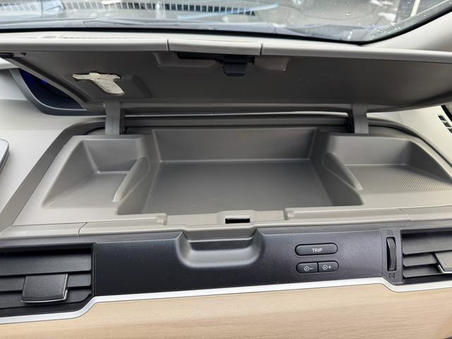 フリードハイブリッド ハイブリッド・Ｇホンダセンシング　４ＷＤ　ＥＴＣ　バックカメラ　オートクルーズコントロール　レーンアシスト　衝突被害軽減システム　両側電動スライドドア　オートライト　ＬＥＤヘッドランプ　スマートキー　電動格納ミラー　シートヒーター（10枚目）