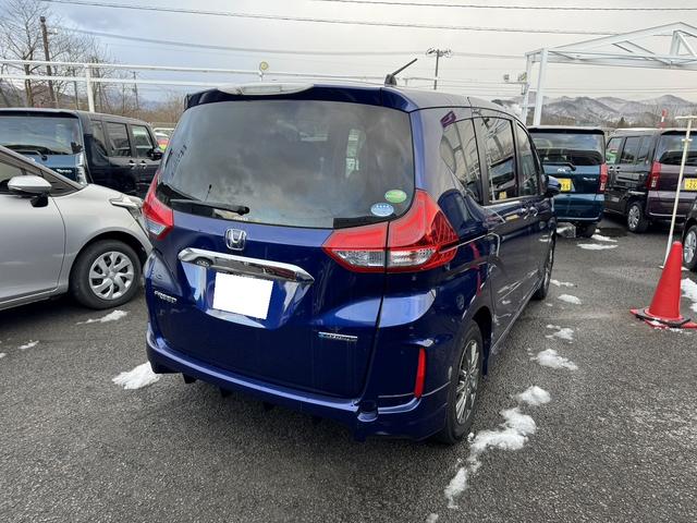フリードハイブリッド ハイブリッド・Ｇホンダセンシング　４ＷＤ　ＥＴＣ　バックカメラ　オートクルーズコントロール　レーンアシスト　衝突被害軽減システム　両側電動スライドドア　オートライト　ＬＥＤヘッドランプ　スマートキー　電動格納ミラー　シートヒーター（17枚目）