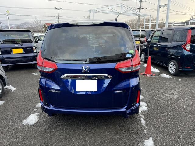 フリードハイブリッド ハイブリッド・Ｇホンダセンシング　４ＷＤ　ＥＴＣ　バックカメラ　オートクルーズコントロール　レーンアシスト　衝突被害軽減システム　両側電動スライドドア　オートライト　ＬＥＤヘッドランプ　スマートキー　電動格納ミラー　シートヒーター（18枚目）