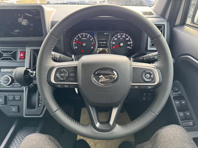 タフト Ｇ　ダーククロムベンチャー　４ＷＤ　クリアランスソナー　オートクルーズコントロール　衝突被害軽減システム　オートライト　ＬＥＤヘッドランプ　ヘッドライトウォッシャー　スマートキー　電動格納ミラー　ＣＶＴ　盗難防止システム　ＡＢＳ（5枚目）