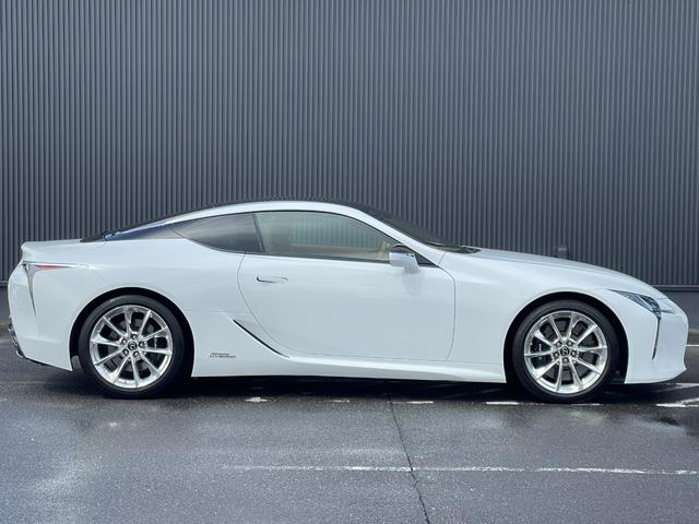 ＬＣ ＬＣ５００ｈ　Ｌパッケージ　屋内展示車・禁煙車・ワンオーナー・パノラマルーフ・茶色レザーシート・レーダークルーズコントロール・社外ドラレコ・ビルトインＥＴＣ２．０・純正２０インチアルミ・新車保証書・取扱説明書・スペアキー有（41枚目）