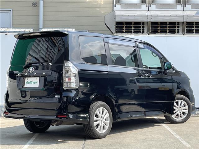 ヴォクシー ＺＳ　４ＷＤ／ワンオーナー／純正メモリナビ／ＢＴ／ＡＵＸ／ＡＭ／ＦＭ／ＤＶＤ／ＣＤ／ＷＡＣ／フルセグＴＶ／バックカメラ／寒冷地仕様／両側パワースライドドア／純正ＡＷ／純正フロアマット／社外ドライブレコーダー（4枚目）