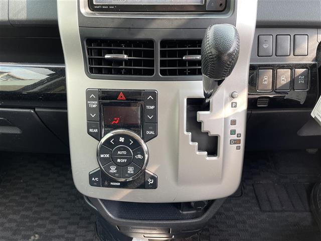 ヴォクシー ＺＳ　４ＷＤ／ワンオーナー／純正メモリナビ／ＢＴ／ＡＵＸ／ＡＭ／ＦＭ／ＤＶＤ／ＣＤ／ＷＡＣ／フルセグＴＶ／バックカメラ／寒冷地仕様／両側パワースライドドア／純正ＡＷ／純正フロアマット／社外ドライブレコーダー（15枚目）