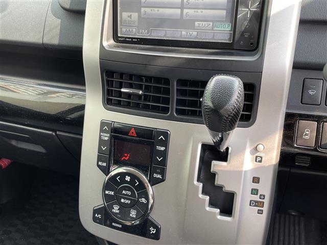 ヴォクシー ＺＳ　４ＷＤ／ワンオーナー／純正メモリナビ／ＢＴ／ＡＵＸ／ＡＭ／ＦＭ／ＤＶＤ／ＣＤ／ＷＡＣ／フルセグＴＶ／バックカメラ／寒冷地仕様／両側パワースライドドア／純正ＡＷ／純正フロアマット／社外ドライブレコーダー（16枚目）