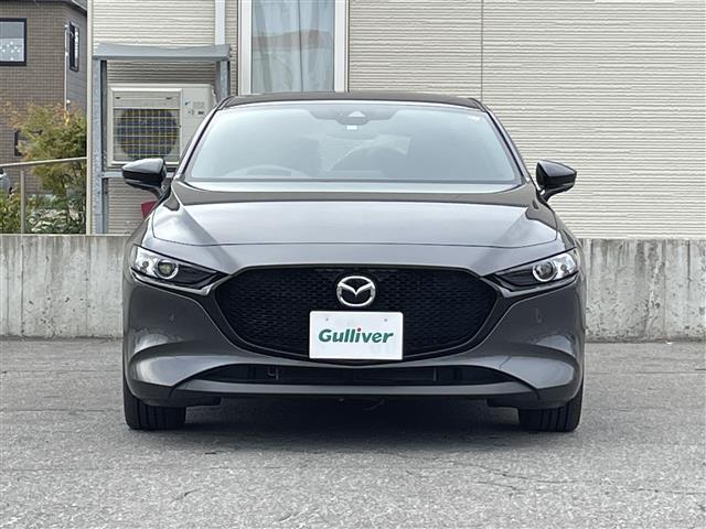 ＭＡＺＤＡ３ファストバック １５Ｓ　ブラックトーンエディション　ワンオーナー／４ＷＤ／フルセグ／全周囲カメラ／パーキングセンサー／車線逸脱警報／ブラインドスポットモニター／レーンキープアシスト／プリクラッシュブレーキ／クルーズコントロール／冬タイヤ積込（ＶＲＸ３）（2枚目）