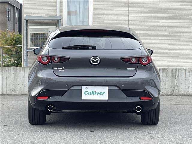 ＭＡＺＤＡ３ファストバック １５Ｓ　ブラックトーンエディション　ワンオーナー／４ＷＤ／フルセグ／全周囲カメラ／パーキングセンサー／車線逸脱警報／ブラインドスポットモニター／レーンキープアシスト／プリクラッシュブレーキ／クルーズコントロール／冬タイヤ積込（ＶＲＸ３）（3枚目）