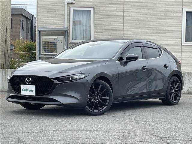 ＭＡＺＤＡ３ファストバック １５Ｓ　ブラックトーンエディション　ワンオーナー／４ＷＤ／フルセグ／全周囲カメラ／パーキングセンサー／車線逸脱警報／ブラインドスポットモニター／レーンキープアシスト／プリクラッシュブレーキ／クルーズコントロール／冬タイヤ積込（ＶＲＸ３）（4枚目）