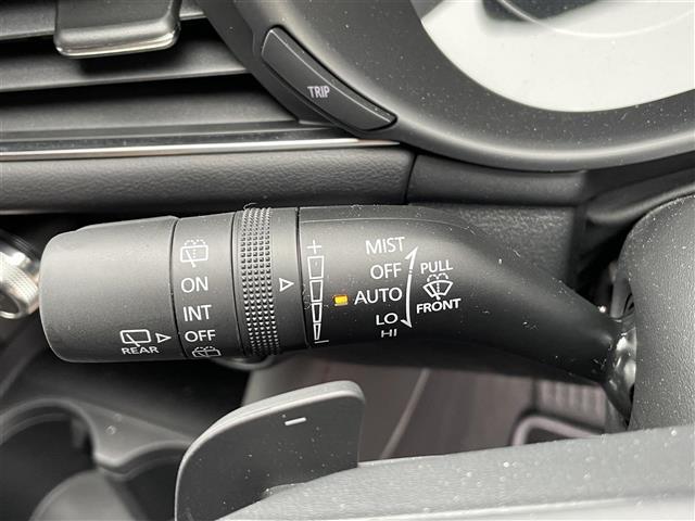 ＭＡＺＤＡ３ファストバック １５Ｓ　ブラックトーンエディション　ワンオーナー／４ＷＤ／フルセグ／全周囲カメラ／パーキングセンサー／車線逸脱警報／ブラインドスポットモニター／レーンキープアシスト／プリクラッシュブレーキ／クルーズコントロール／冬タイヤ積込（ＶＲＸ３）（11枚目）