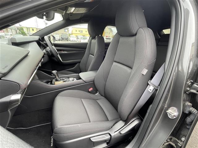 ＭＡＺＤＡ３ファストバック １５Ｓ　ブラックトーンエディション　ワンオーナー／４ＷＤ／フルセグ／全周囲カメラ／パーキングセンサー／車線逸脱警報／ブラインドスポットモニター／レーンキープアシスト／プリクラッシュブレーキ／クルーズコントロール／冬タイヤ積込（ＶＲＸ３）（29枚目）