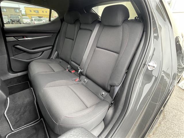 ＭＡＺＤＡ３ファストバック １５Ｓ　ブラックトーンエディション　ワンオーナー／４ＷＤ／フルセグ／全周囲カメラ／パーキングセンサー／車線逸脱警報／ブラインドスポットモニター／レーンキープアシスト／プリクラッシュブレーキ／クルーズコントロール／冬タイヤ積込（ＶＲＸ３）（31枚目）
