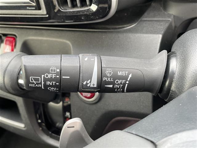 Ｎ－ＯＮＥ プレミアム　ツアラー　４ＷＤ／ワンオーナー／社外ディスプレイオーディオ／ＣＤ／ＤＶＤ／ＵＳＢ／ＡＵＸ／純正１５ＡＷ／純正フロアマット／シートヒーター／エアーシート／ベンチシート／オートライト／フォグランプ／クルコン／ＥＴＣ（12枚目）