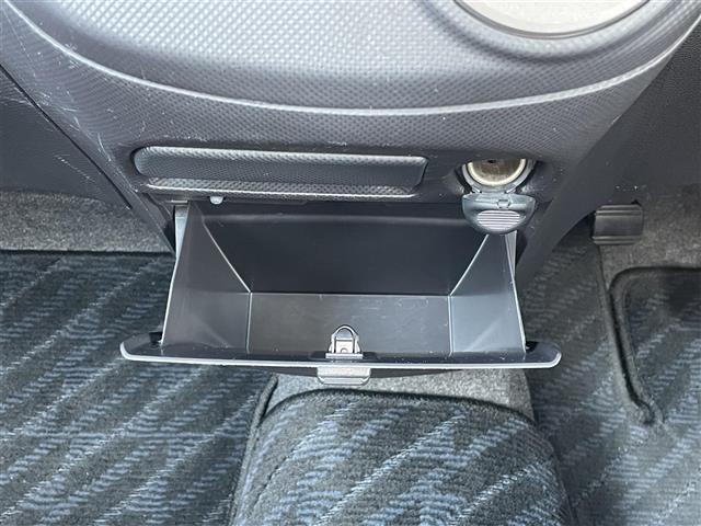 ルクラカスタム Ｒ　４ＷＤ／社外メモリナビ／フルセグＴＶ／ＡＭ／ＦＭ／ＣＤ／ＤＶＤ／ＢＴ／フォグランプ／純正１４ＡＷ／純正フロアマット／ＥＴＣ／室内イルミネーション仕様／冬タイヤ積み込み有／保証書（30枚目）