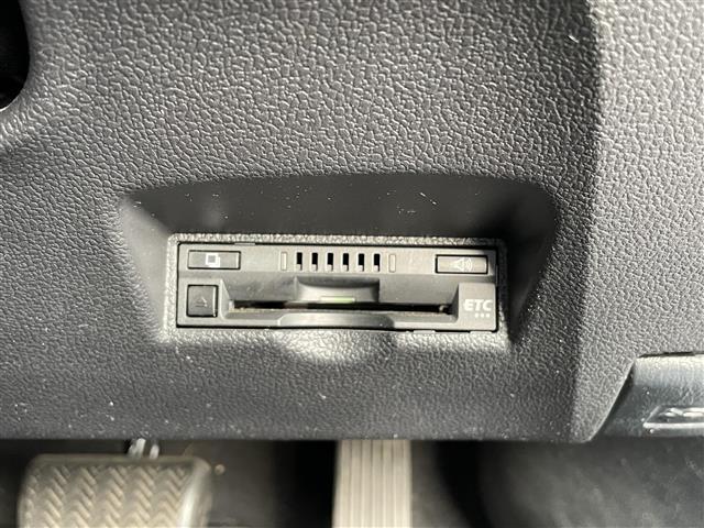 プリウス S 4WD/純正メモリナビ/フルセグTV/AM/FM/CD/BT/フォグランプ/バックカメラ/純正フロアマット/ETC/ドラレコ/横滑り防止機能/トヨタセーフティセンス/エアバッグダブルサイド/冬タイヤ(16枚目)