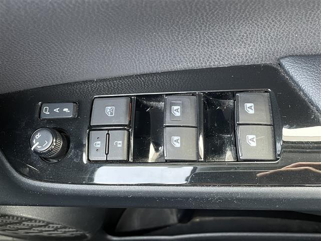プリウス S 4WD/純正メモリナビ/フルセグTV/AM/FM/CD/BT/フォグランプ/バックカメラ/純正フロアマット/ETC/ドラレコ/横滑り防止機能/トヨタセーフティセンス/エアバッグダブルサイド/冬タイヤ(17枚目)