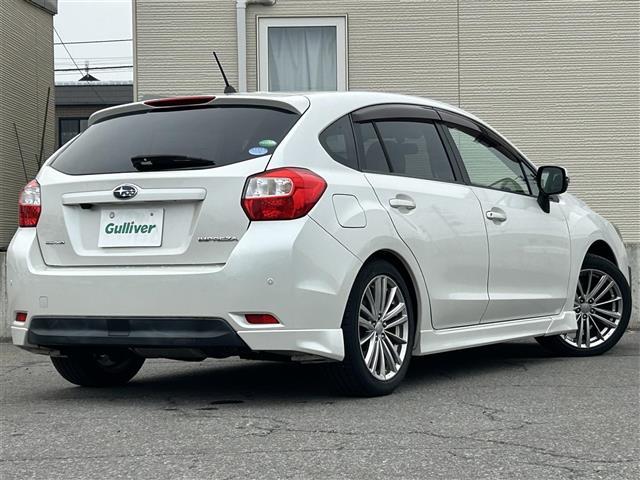 インプレッサスポーツ ２．０ｉ－Ｓアイサイト　４ＷＤ／社外ナビ／フルセグＴＶ／ＡＭ／ＦＭ／ＣＤ／ＤＶＤ／ＢＴ／純正１７ＡＷ／ＥＴＣ／Ｄ席パワーシート／純正フロアマット／コーナーセンサー／フォグランプ／オートライト／クルコン／パドルシフト（4枚目）