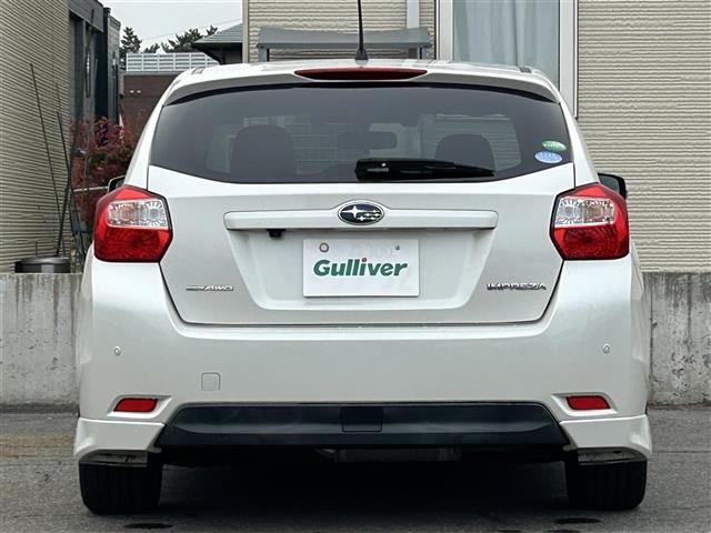 インプレッサスポーツ ２．０ｉ－Ｓアイサイト　４ＷＤ／社外ナビ／フルセグＴＶ／ＡＭ／ＦＭ／ＣＤ／ＤＶＤ／ＢＴ／純正１７ＡＷ／ＥＴＣ／Ｄ席パワーシート／純正フロアマット／コーナーセンサー／フォグランプ／オートライト／クルコン／パドルシフト（5枚目）