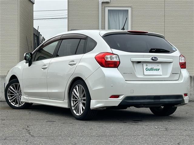 インプレッサスポーツ ２．０ｉ－Ｓアイサイト　４ＷＤ／社外ナビ／フルセグＴＶ／ＡＭ／ＦＭ／ＣＤ／ＤＶＤ／ＢＴ／純正１７ＡＷ／ＥＴＣ／Ｄ席パワーシート／純正フロアマット／コーナーセンサー／フォグランプ／オートライト／クルコン／パドルシフト（6枚目）