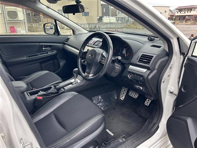 インプレッサスポーツ ２．０ｉ－Ｓアイサイト　４ＷＤ／社外ナビ／フルセグＴＶ／ＡＭ／ＦＭ／ＣＤ／ＤＶＤ／ＢＴ／純正１７ＡＷ／ＥＴＣ／Ｄ席パワーシート／純正フロアマット／コーナーセンサー／フォグランプ／オートライト／クルコン／パドルシフト（26枚目）