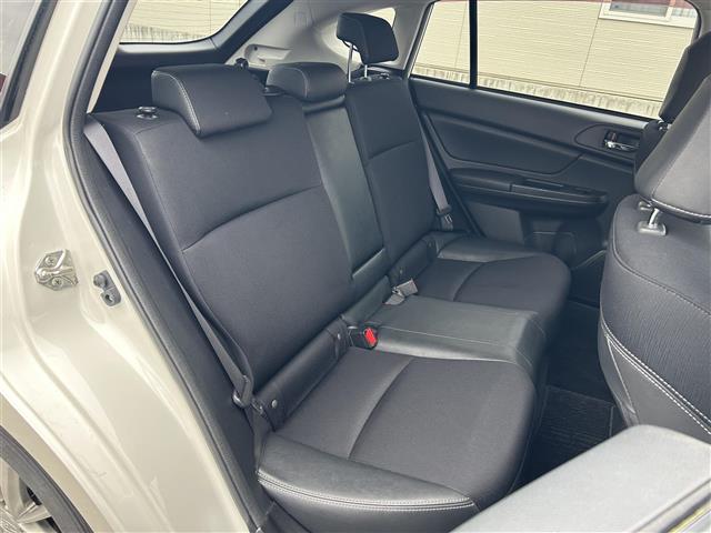 インプレッサスポーツ ２．０ｉ－Ｓアイサイト　４ＷＤ／社外ナビ／フルセグＴＶ／ＡＭ／ＦＭ／ＣＤ／ＤＶＤ／ＢＴ／純正１７ＡＷ／ＥＴＣ／Ｄ席パワーシート／純正フロアマット／コーナーセンサー／フォグランプ／オートライト／クルコン／パドルシフト（30枚目）
