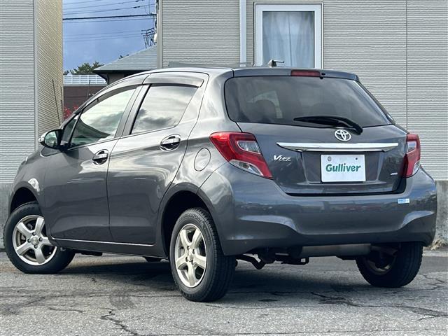 ヴィッツ F 4WD/寒冷地仕様/フォグランプ/純正ミュージックサーバ/AM/FM/CD/USB/AUX/純正フロアマット/プリクラッシュ/横滑り防止機能/車線逸脱警報/オートライト/電格ミラー/スペアキー/保、取(6枚目)