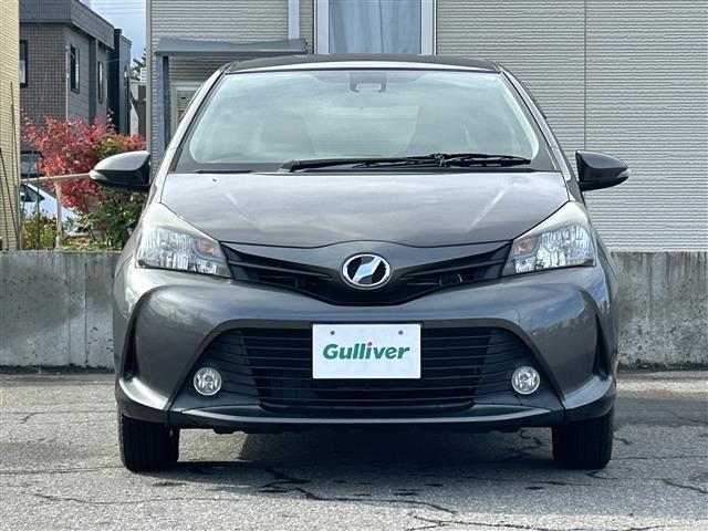 ヴィッツ F 4WD/寒冷地仕様/フォグランプ/純正ミュージックサーバ/AM/FM/CD/USB/AUX/純正フロアマット/プリクラッシュ/横滑り防止機能/車線逸脱警報/オートライト/電格ミラー/スペアキー/保、取(9枚目)