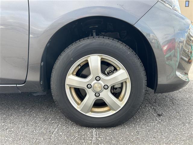 ヴィッツ F 4WD/寒冷地仕様/フォグランプ/純正ミュージックサーバ/AM/FM/CD/USB/AUX/純正フロアマット/プリクラッシュ/横滑り防止機能/車線逸脱警報/オートライト/電格ミラー/スペアキー/保、取(10枚目)