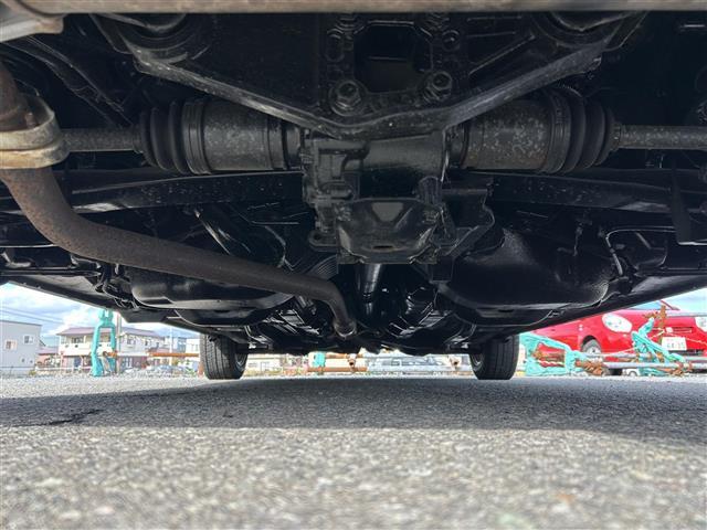 ヴィッツ F 4WD/寒冷地仕様/フォグランプ/純正ミュージックサーバ/AM/FM/CD/USB/AUX/純正フロアマット/プリクラッシュ/横滑り防止機能/車線逸脱警報/オートライト/電格ミラー/スペアキー/保、取(11枚目)