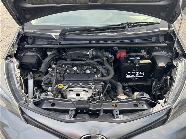 ヴィッツ F 4WD/寒冷地仕様/フォグランプ/純正ミュージックサーバ/AM/FM/CD/USB/AUX/純正フロアマット/プリクラッシュ/横滑り防止機能/車線逸脱警報/オートライト/電格ミラー/スペアキー/保、取(12枚目)