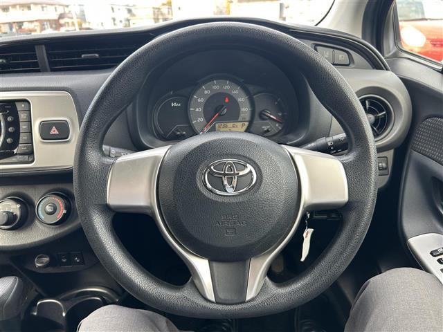 ヴィッツ F 4WD/寒冷地仕様/フォグランプ/純正ミュージックサーバ/AM/FM/CD/USB/AUX/純正フロアマット/プリクラッシュ/横滑り防止機能/車線逸脱警報/オートライト/電格ミラー/スペアキー/保、取(15枚目)