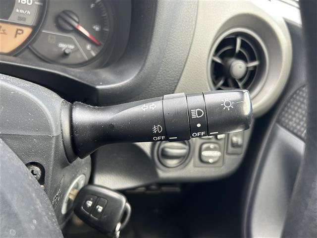 ヴィッツ F 4WD/寒冷地仕様/フォグランプ/純正ミュージックサーバ/AM/FM/CD/USB/AUX/純正フロアマット/プリクラッシュ/横滑り防止機能/車線逸脱警報/オートライト/電格ミラー/スペアキー/保、取(19枚目)