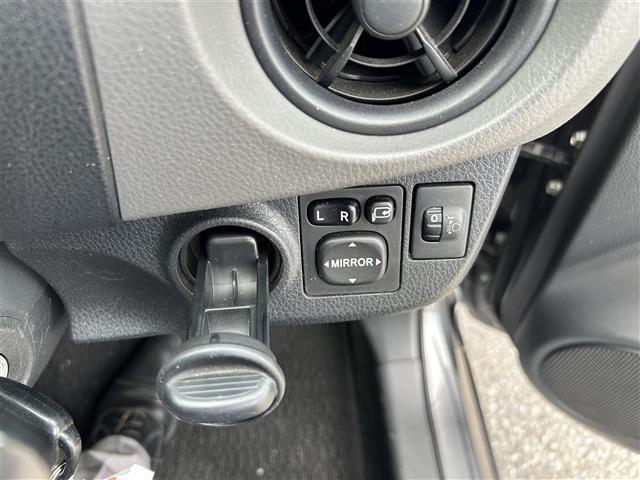 ヴィッツ F 4WD/寒冷地仕様/フォグランプ/純正ミュージックサーバ/AM/FM/CD/USB/AUX/純正フロアマット/プリクラッシュ/横滑り防止機能/車線逸脱警報/オートライト/電格ミラー/スペアキー/保、取(20枚目)