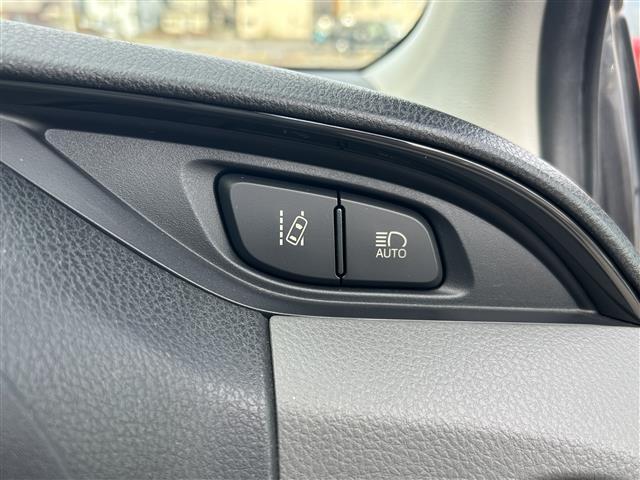 ヴィッツ F 4WD/寒冷地仕様/フォグランプ/純正ミュージックサーバ/AM/FM/CD/USB/AUX/純正フロアマット/プリクラッシュ/横滑り防止機能/車線逸脱警報/オートライト/電格ミラー/スペアキー/保、取(21枚目)