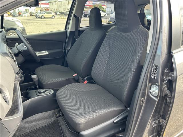 ヴィッツ F 4WD/寒冷地仕様/フォグランプ/純正ミュージックサーバ/AM/FM/CD/USB/AUX/純正フロアマット/プリクラッシュ/横滑り防止機能/車線逸脱警報/オートライト/電格ミラー/スペアキー/保、取(28枚目)