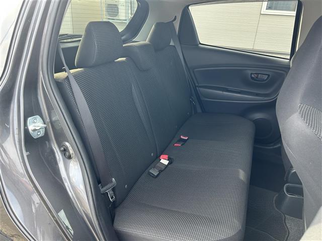 ヴィッツ F 4WD/寒冷地仕様/フォグランプ/純正ミュージックサーバ/AM/FM/CD/USB/AUX/純正フロアマット/プリクラッシュ/横滑り防止機能/車線逸脱警報/オートライト/電格ミラー/スペアキー/保、取(30枚目)