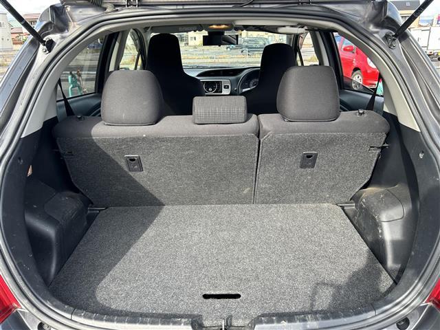 ヴィッツ F 4WD/寒冷地仕様/フォグランプ/純正ミュージックサーバ/AM/FM/CD/USB/AUX/純正フロアマット/プリクラッシュ/横滑り防止機能/車線逸脱警報/オートライト/電格ミラー/スペアキー/保、取(31枚目)