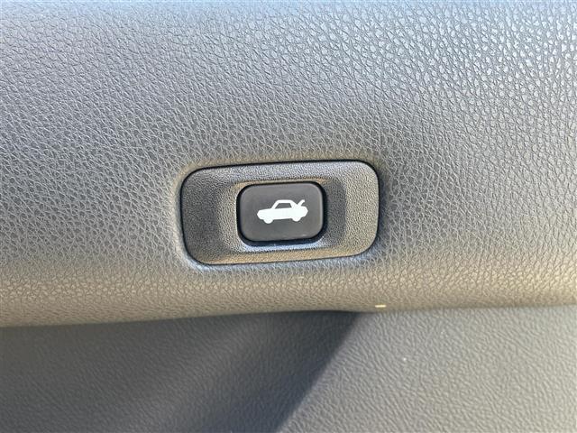 クラウンハイブリッド アスリートS Four ☆4WD☆純正SDナビAM/FM/BT/SD/CD/DVD/AUX/フルセグ☆横滑り防止装置☆クルーズコントロール☆クリアランスソナー☆バックカメラ☆ビルトインETC☆取扱説明書(18枚目)