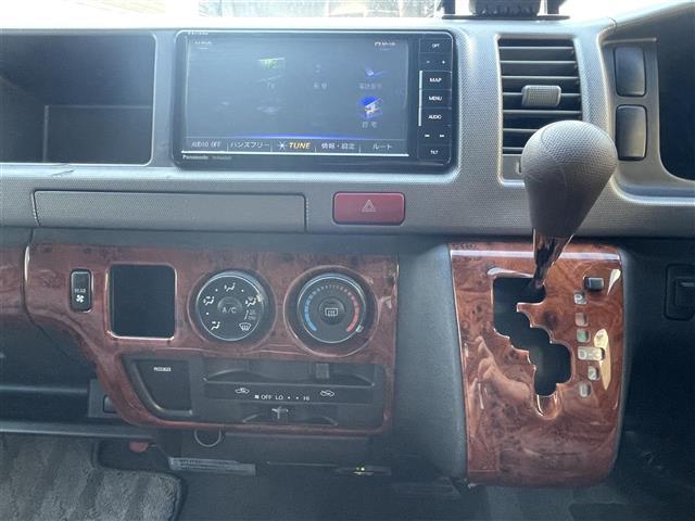 ハイエースバン ＳロングＤＸ　キャンピングカー／社外ナビ（ＢＴ／フルセグ／ＤＶＤ／ＣＤ／ラジオ）後席モニター／バックカメラ／ミラー型ドライブレコーダー／オートライト／ヒッチメンバー／スペアタイヤ（4枚目）