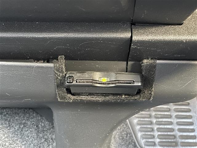 ハイエースバン ＳロングＤＸ　キャンピングカー／社外ナビ（ＢＴ／フルセグ／ＤＶＤ／ＣＤ／ラジオ）後席モニター／バックカメラ／ミラー型ドライブレコーダー／オートライト／ヒッチメンバー／スペアタイヤ（6枚目）