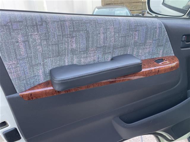 ハイエースバン ＳロングＤＸ　キャンピングカー／社外ナビ（ＢＴ／フルセグ／ＤＶＤ／ＣＤ／ラジオ）後席モニター／バックカメラ／ミラー型ドライブレコーダー／オートライト／ヒッチメンバー／スペアタイヤ（9枚目）