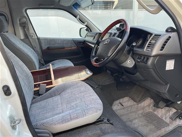 ハイエースバン ＳロングＤＸ　キャンピングカー／社外ナビ（ＢＴ／フルセグ／ＤＶＤ／ＣＤ／ラジオ）後席モニター／バックカメラ／ミラー型ドライブレコーダー／オートライト／ヒッチメンバー／スペアタイヤ（10枚目）