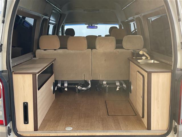 ハイエースバン ＳロングＤＸ　キャンピングカー／社外ナビ（ＢＴ／フルセグ／ＤＶＤ／ＣＤ／ラジオ）後席モニター／バックカメラ／ミラー型ドライブレコーダー／オートライト／ヒッチメンバー／スペアタイヤ（12枚目）