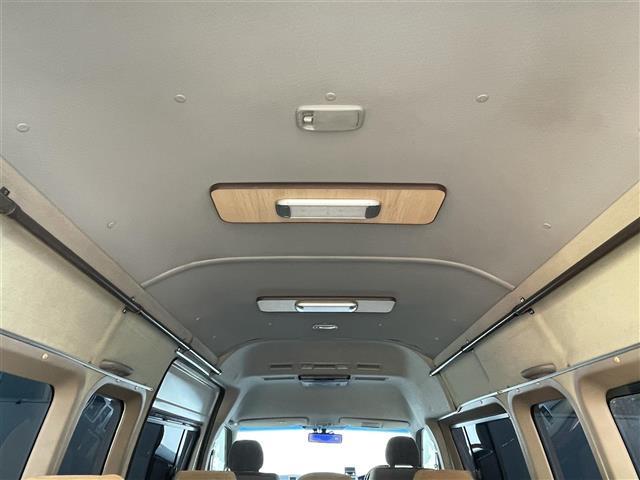 ハイエースバン ＳロングＤＸ　キャンピングカー／社外ナビ（ＢＴ／フルセグ／ＤＶＤ／ＣＤ／ラジオ）後席モニター／バックカメラ／ミラー型ドライブレコーダー／オートライト／ヒッチメンバー／スペアタイヤ（13枚目）