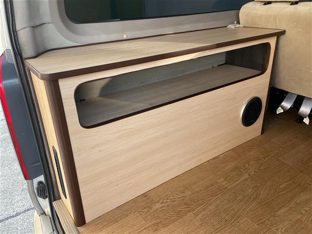 ハイエースバン ＳロングＤＸ　キャンピングカー／社外ナビ（ＢＴ／フルセグ／ＤＶＤ／ＣＤ／ラジオ）後席モニター／バックカメラ／ミラー型ドライブレコーダー／オートライト／ヒッチメンバー／スペアタイヤ（16枚目）