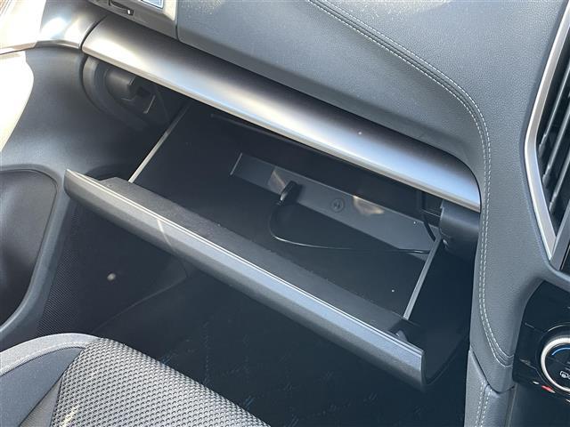 インプレッサスポーツ ２．０ｉ－Ｌアイサイト　☆ワンオーナー☆純正８インチメモリナビ【ＮＲ－ＭＺ３００－ＢＩＮ－４】（ＡＭ／ＦＭ／ＣＤ／ＤＶＤ／ＭｕｓｉｃＦｏｌｄｅｒ／ｉＰｏｄ／Ｂｌｕｅｔｏｏｔｈ／フルセグＴＶ）☆バック／サイド（32枚目）