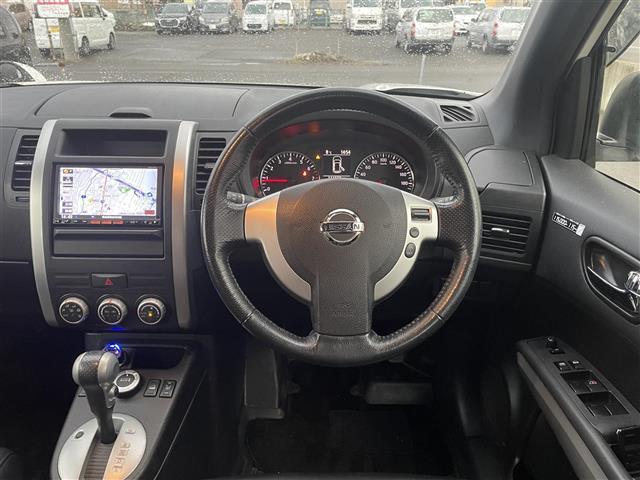エクストレイル 20Xtt ☆4WD☆純正SDナビ(CD・SD・VTR)☆バックカメラ☆前ドラレコ☆ルーフレール☆クルーズコントロール☆ダウンヒルアシスト☆ETC☆革巻きステアリング☆ステアリングスイッチ(3枚目)