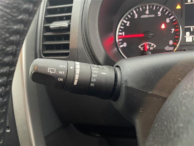 エクストレイル 20Xtt ☆4WD☆純正SDナビ(CD・SD・VTR)☆バックカメラ☆前ドラレコ☆ルーフレール☆クルーズコントロール☆ダウンヒルアシスト☆ETC☆革巻きステアリング☆ステアリングスイッチ(7枚目)