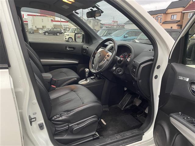 エクストレイル 20Xtt ☆4WD☆純正SDナビ(CD・SD・VTR)☆バックカメラ☆前ドラレコ☆ルーフレール☆クルーズコントロール☆ダウンヒルアシスト☆ETC☆革巻きステアリング☆ステアリングスイッチ(18枚目)