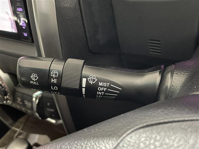 マークＸ ２５０Ｇ　Ｆｏｕｒ　４ＷＤ／ワンオーナー／寒冷地仕様／純正１６ＡＷ／純正フロアマット／フォグランプ／社外ナビ／フルセグＴＶ／ＡＭ／ＦＭ／ＣＤ／ＤＶＤ／ＢＴ／Ｄ席パワーシート／ＭＴモード付ＡＴ／横滑り防止機能／オートライト（11枚目）